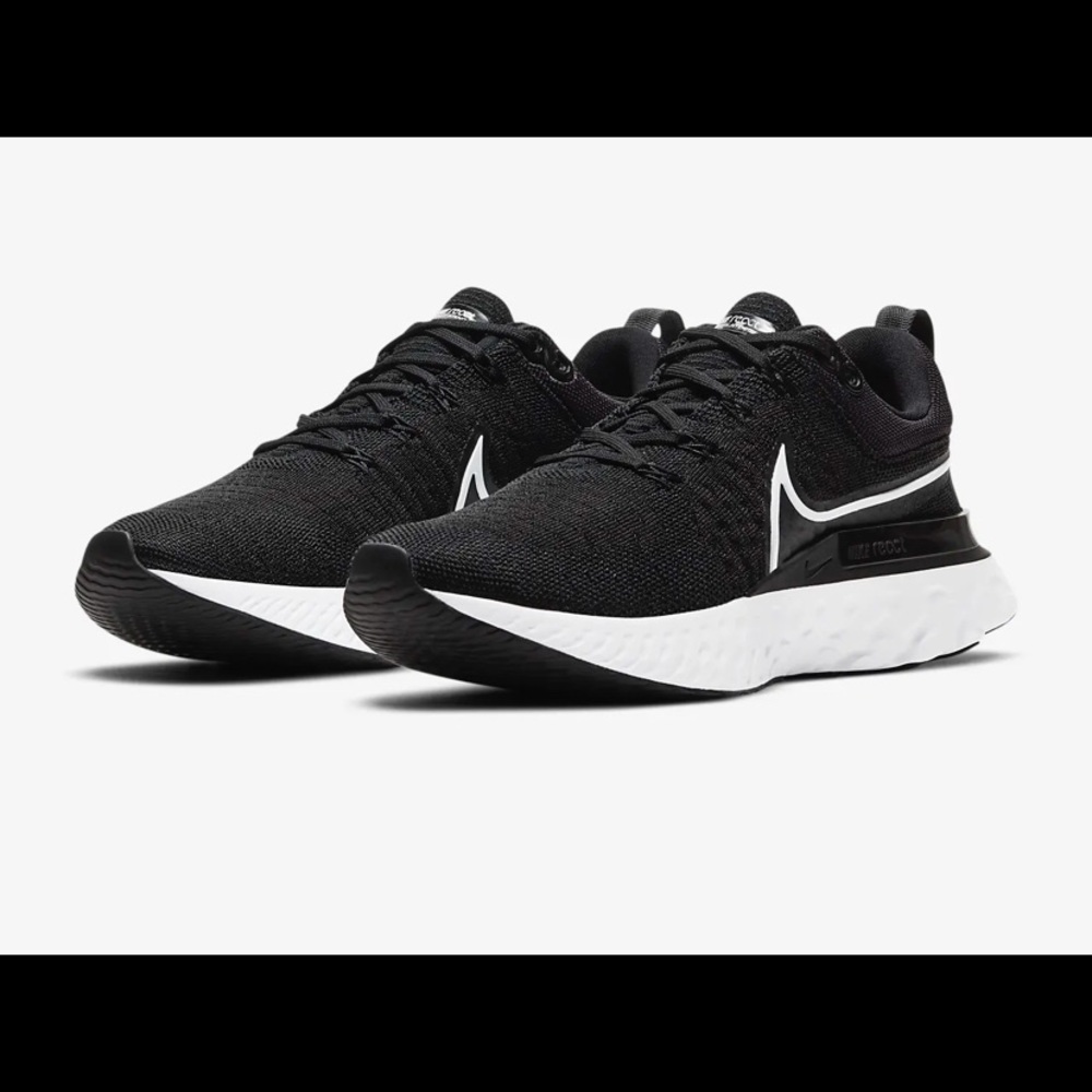 Nike epic react flyknit running shoe